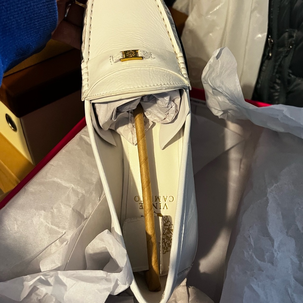 Womens size 8 Vince Camuto Elegant White Leather Loafers new in box